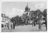 32. På väg från kyrkan ca 1940